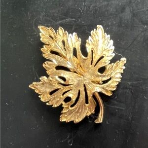 Vintage Gold tone Leaf Brooch